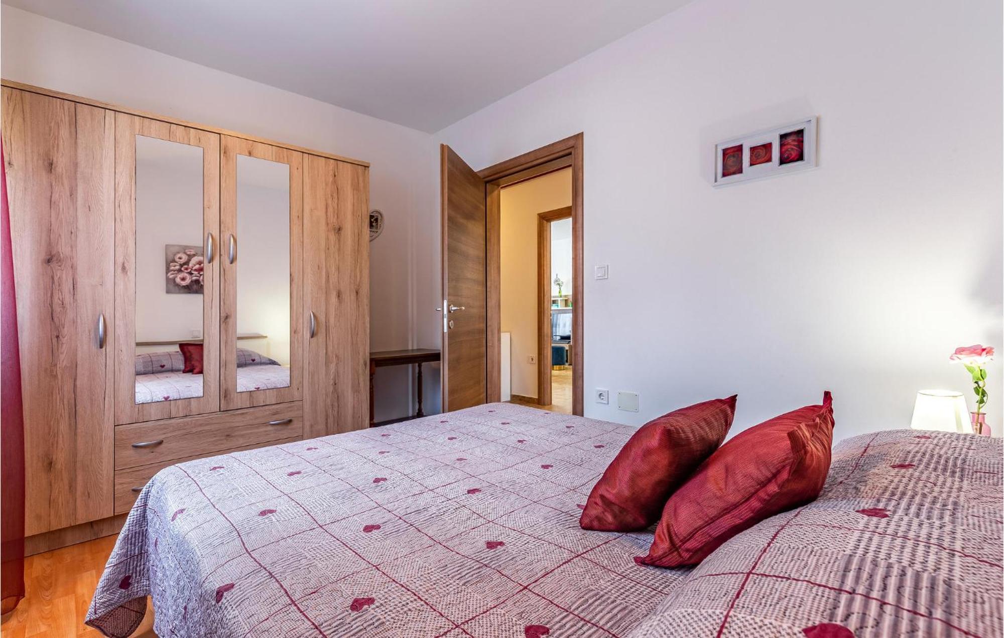 Awesome Apartment In Pula With Wifi Exteriör bild
